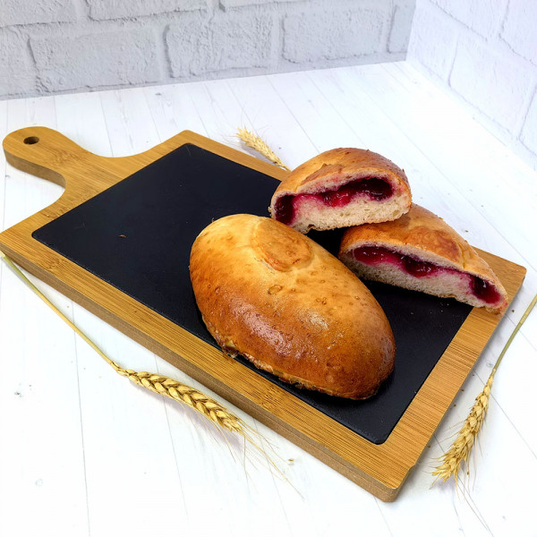 Пирожок с вишней, 80 г